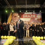 Di maio festeggia a Pomigliano