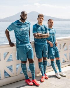 Foto della nuova maglia azzurra. Dal profilo ufficiale della SSC NAPOLI